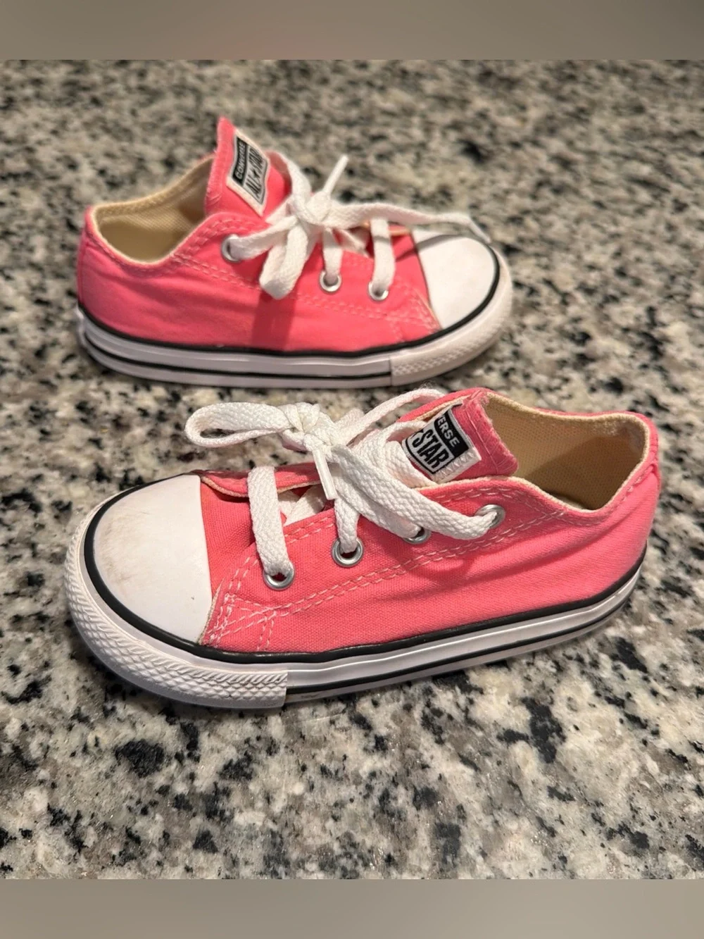 Converse Chuck Taylor All Star Pink Toddler 8 Low Sneakers